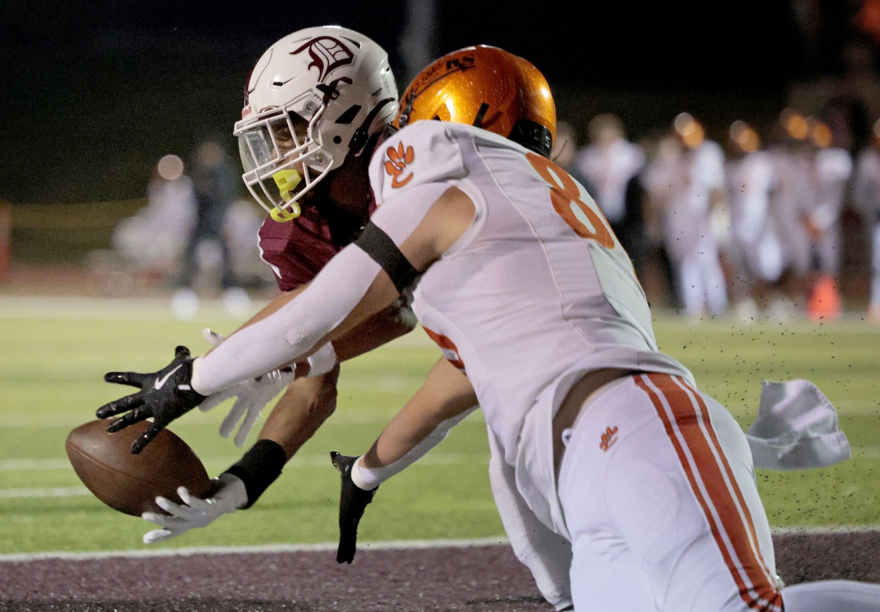 DeSmet stifles Edwardsville 30-15